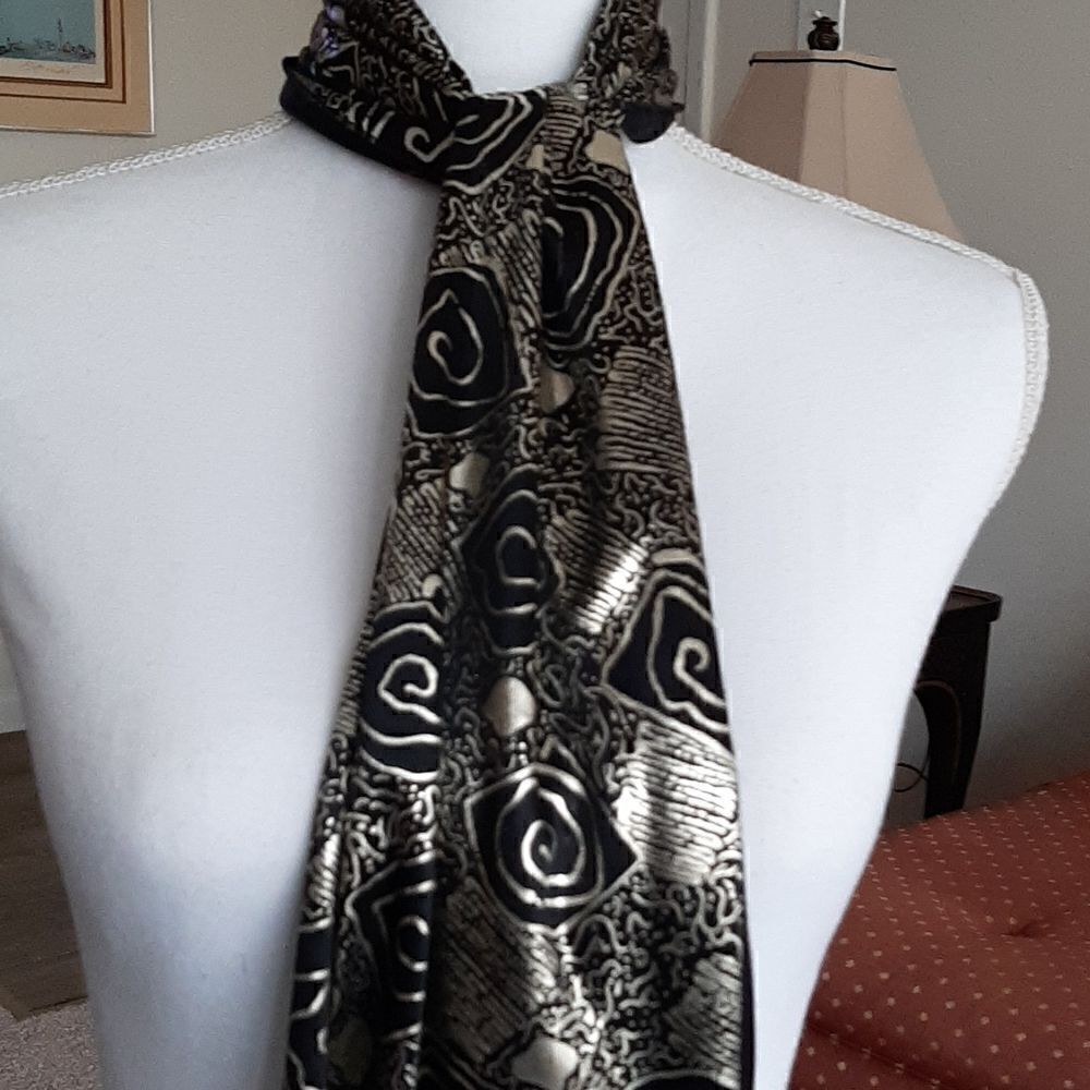Vintage gold and black lined scarf